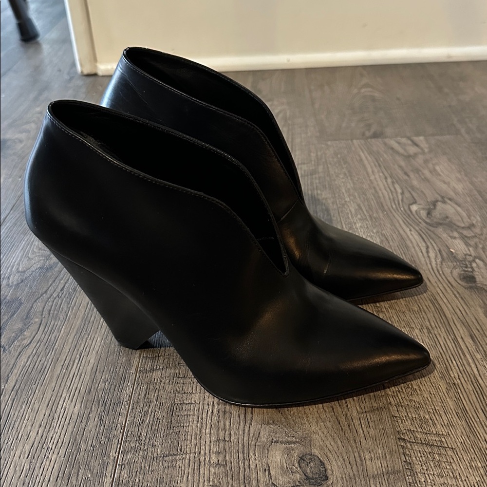 PAIGE Emi Black Pointed Toe Ankle bootie Sz 8.5M - Picture 7 of 11